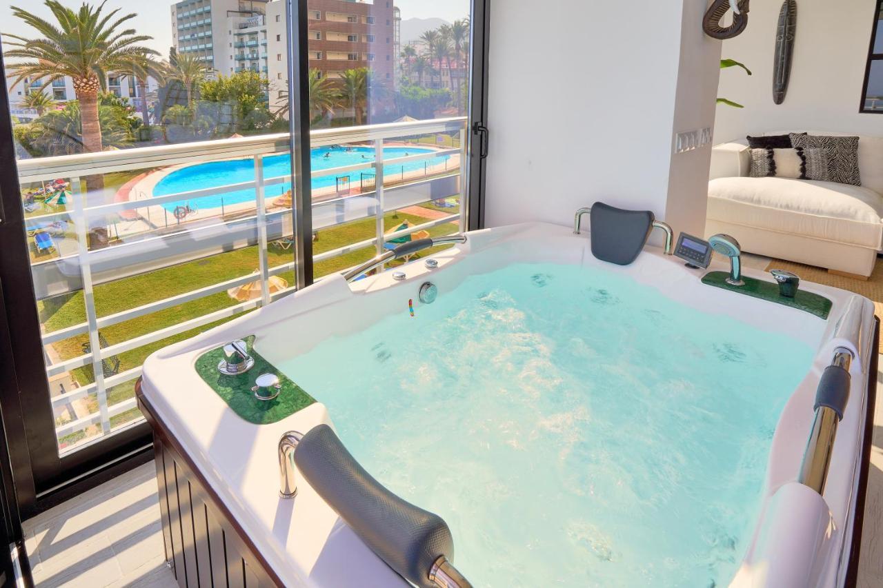 Savanna Beach. Amazing Apartment With Jacuzzi Torremolinos Dış mekan fotoğraf